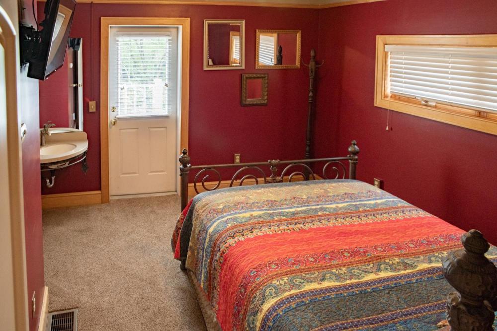 Queen Suite interior